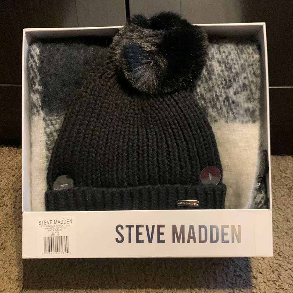 Steve Madden hat and scarf set